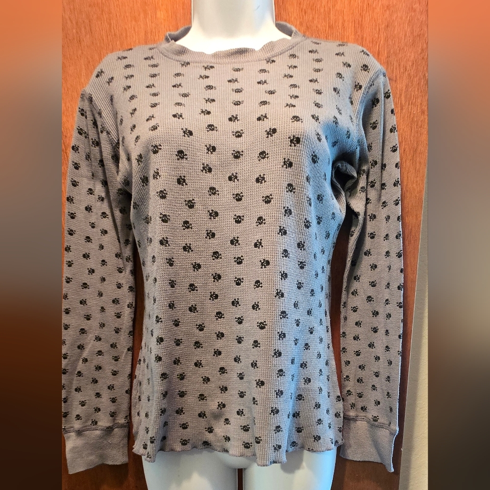 ALLOY Gray Long Sleeve thermsl Skull Top JR SzM - Picture 2 of 6